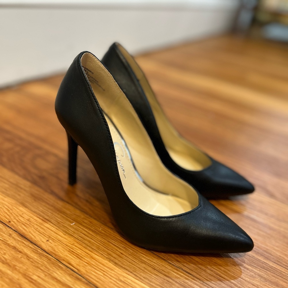 Jessica Simpson black Haneh pumps
